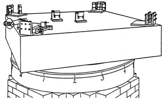 Engraving of a large square stone slab carrying mirrors and a lamp, resting on a ring-shaped float above a brick pier.